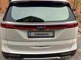 Kia Carnival 2022 года за 22 000 000 тг. в Уральск – фото 5