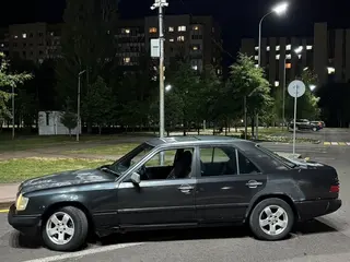 Mercedes-Benz E 230