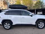 Toyota RAV4 2019 годаfor13 000 000 тг. в Караганда