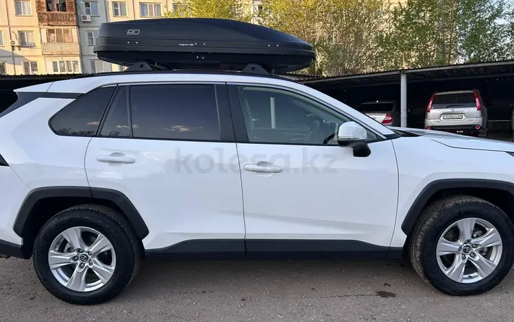 Toyota RAV4 2019 года за 12 800 000 тг. в Караганда