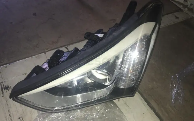 Фары Hyundai Santa Fe за 80 000 тг. в Алматы