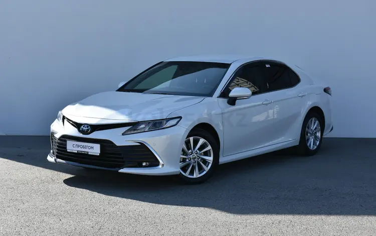 Toyota Camry 2023 года за 16 200 000 тг. в Атырау