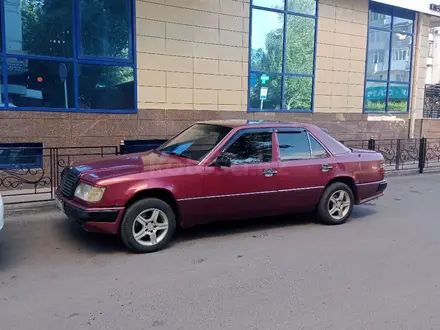 Mercedes-Benz E 200 1993 года за 900 000 тг. в Астана – фото 7