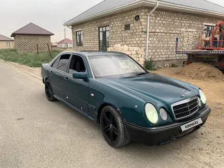 Mercedes-Benz E 280 1998 года за 1 600 000 тг. в Атырау – фото 4