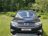 Toyota Highlander 2013 года за 13 000 000 тг. в Семей