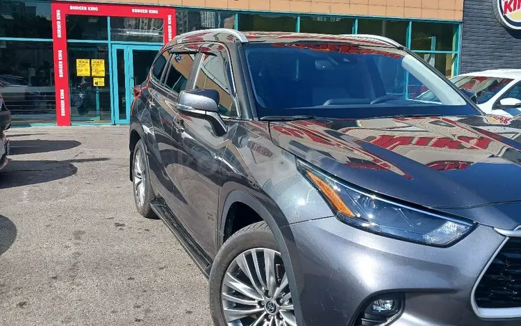 Toyota Highlander 2023 года за 21 000 000 тг. в Алматы