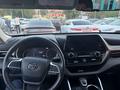 Toyota Highlander 2023 года за 21 000 000 тг. в Алматы – фото 13