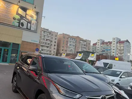 Toyota Highlander 2023 года за 21 000 000 тг. в Алматы – фото 8