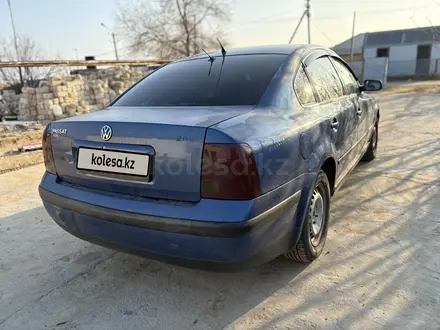 Volkswagen Passat 1998 года за 1 800 000 тг. в Атырау – фото 5