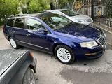 Volkswagen Passat 2005 года за 3 500 000 тг. в Караганда – фото 2