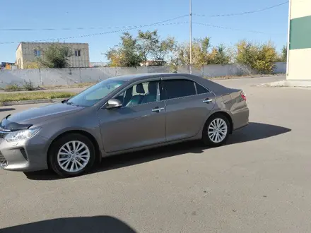 Toyota Camry 2015 года за 12 800 000 тг. в Усть-Каменогорск – фото 2