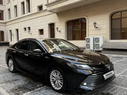 Toyota Camry 2019 года за 15 500 000 тг. в Алматы – фото 2
