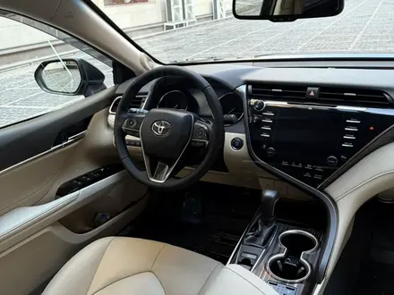 Toyota Camry 2019 года за 15 500 000 тг. в Алматы – фото 26