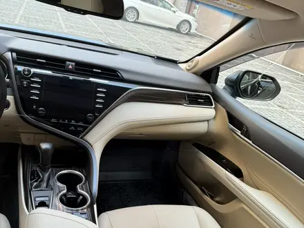 Toyota Camry 2019 года за 15 500 000 тг. в Алматы – фото 27