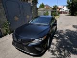 Toyota Camry 2020 года за 12 500 000 тг. в Алматы – фото 2