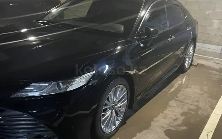 Toyota Camry 2018 года за 13 900 000 тг. в Астана