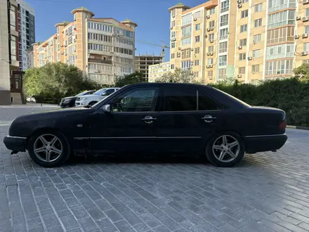 Mercedes-Benz E 230 1996 года за 2 040 000 тг. в Актау – фото 3