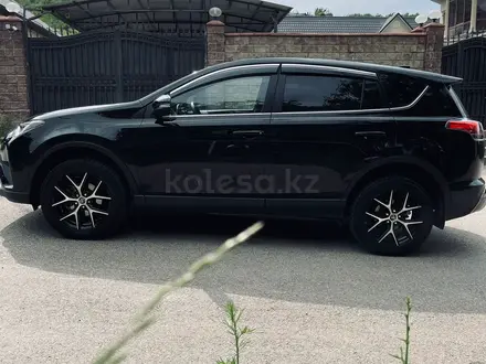 Toyota RAV4 2018 года за 13 000 000 тг. в Алматы – фото 5