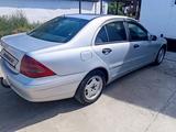 Mercedes-Benz C 180 2001 года за 2 500 000 тг. в Талдыкорган – фото 4