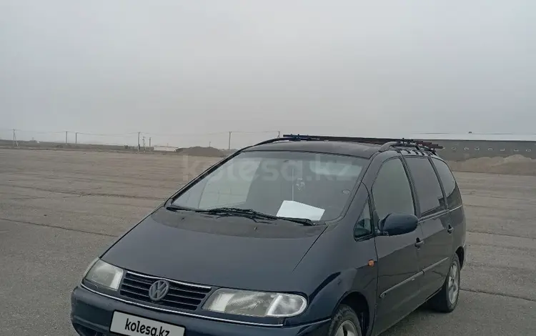 Volkswagen Sharan 1996 года за 1 900 000 тг. в Астана