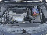Toyota Camry 2020 года за 8 800 000 тг. в Атырау – фото 3