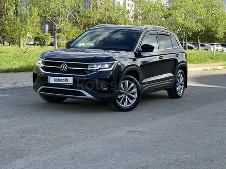 Volkswagen Taos 2021 года за 10 090 000 тг. в Астана