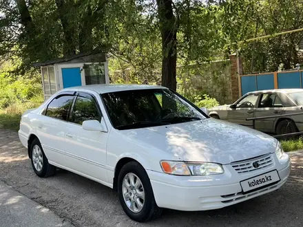 Toyota Camry 1998 года за 3 000 000 тг. в Алматы
