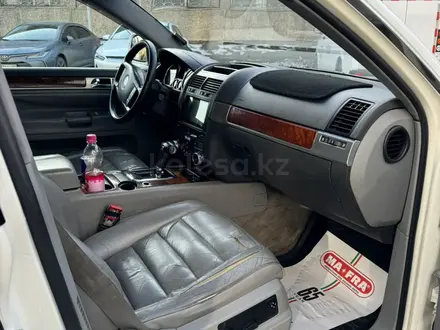 Volkswagen Touareg 2004 года за 4 300 000 тг. в Алматы – фото 9