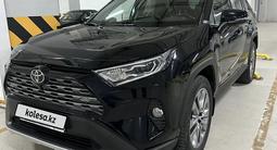 Toyota RAV4 2020 года за 18 500 000 тг. в Астана