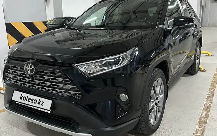 Toyota RAV4 2020 года за 18 500 000 тг. в Астана