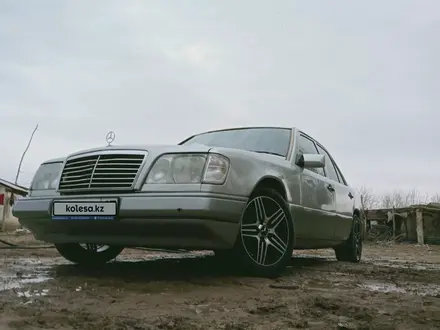 Mercedes-Benz E 220 1993 года за 2 400 000 тг. в Туркестан