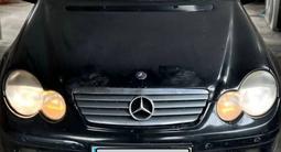 Mercedes-Benz C 200 2002 года за 2 600 000 тг. в Алматы