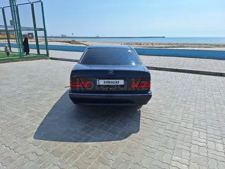 Mercedes-Benz E 280 1999 года за 4 000 000 тг. в Актау – фото 11