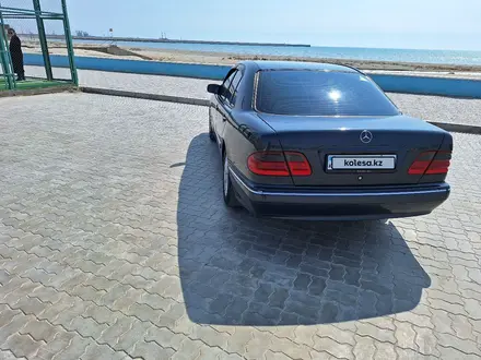 Mercedes-Benz E 280 1999 года за 4 000 000 тг. в Актау – фото 8