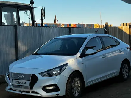 Hyundai Solaris 2018 года за 6 650 000 тг. в Атырау – фото 5