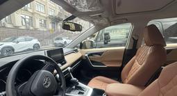 Toyota RAV4 2023 года за 18 990 000 тг. в Алматы – фото 4