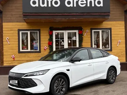 BYD Qin L DM-i Leading 2025 года за 10 600 000 тг. в Алматы