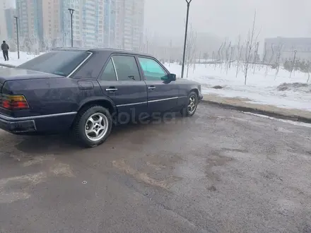 Mercedes-Benz E 230 1992 года за 1 100 000 тг. в Астана – фото 2