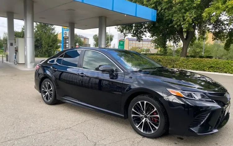 Toyota Camry 2018 года за 9 000 000 тг. в Уральск