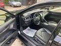 Toyota Camry 2018 года за 9 000 000 тг. в Уральск – фото 5