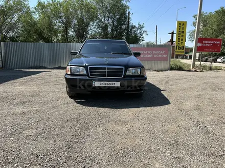 Mercedes-Benz C 180 1998 года за 2 600 000 тг. в Актобе – фото 4