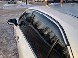 Ветровики на Toyota Camry 70 75 c молдингом дефлекторы окон камри за 20 000 тг. в Астана – фото 2