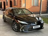 Toyota Camry 2021 года за 18 200 000 тг. в Алматы