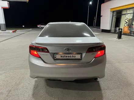 Toyota Camry 2013 года за 7 650 000 тг. в Актобе – фото 7