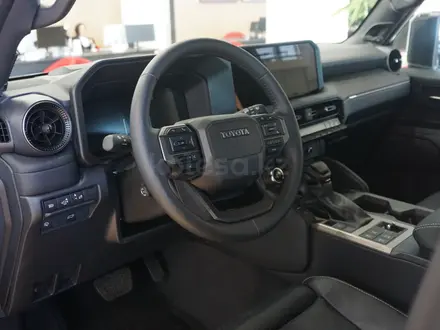 Toyota Land Cruiser Prado Luxe 2026 года за 46 390 000 тг. в Караганда – фото 24
