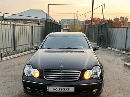 Mercedes-Benz C 240 2000 года за 2 950 000 тг. в Алматы