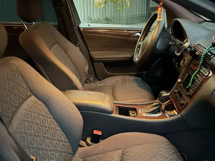 Mercedes-Benz C 240 2000 года за 2 950 000 тг. в Алматы – фото 6
