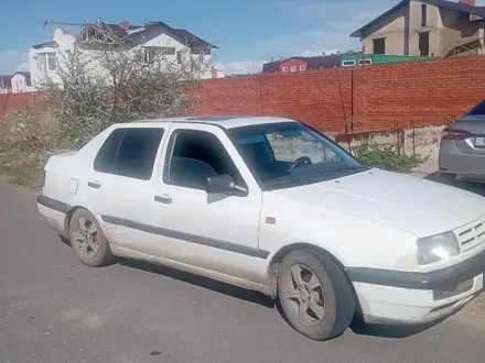 Volkswagen Vento 1995 года за 1 290 000 тг. в Астана – фото 2