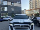 Toyota Land Cruiser 2023 года за 62 000 000 тг. в Астана – фото 2