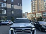 Toyota Land Cruiser 2023 года за 62 000 000 тг. в Астана